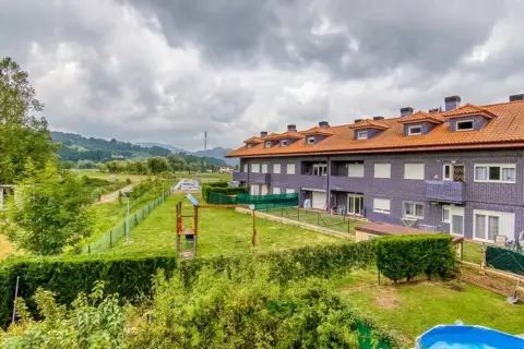 Piso en calle C- Pomaluengo - Urb Residencial Pisueña -