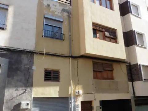 Piso en calle C- Ollerías