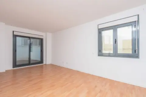 Piso en calle C- Plaza de La Estación                    -  Res