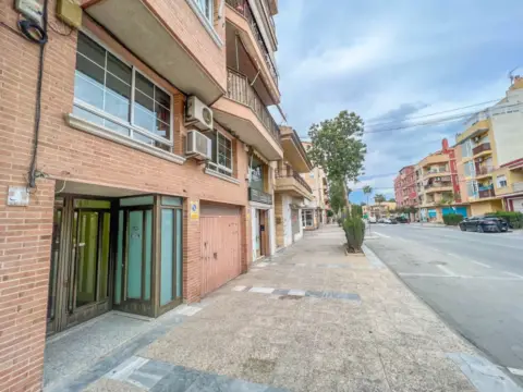 Local comercial en Avenida del Reino