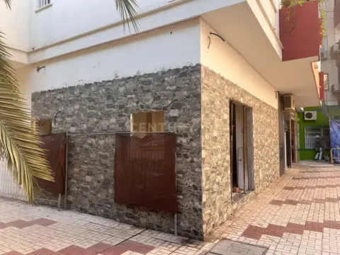 Local comercial en calle del Alcalde Díaz Zafra