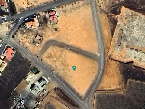 Terreno en calle La Jota