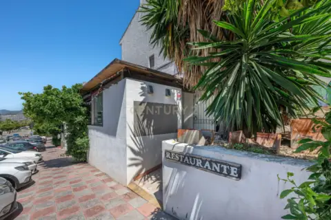 Local comercial en Avenida de Miguel de Cervantes