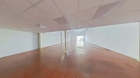 Almacén en calle de Esteban Salazar Chapela