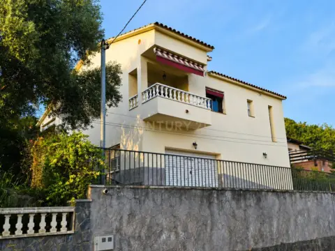 Chalet en calle Ur Bosq Batlloria 47Riells I Viabrea