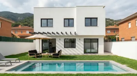 Chalet en calle Cl Pais Valencia 25Abrera