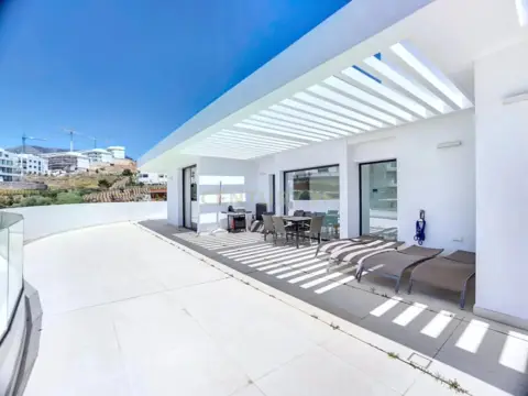 Piso en calle Avenida 8 de Marzo