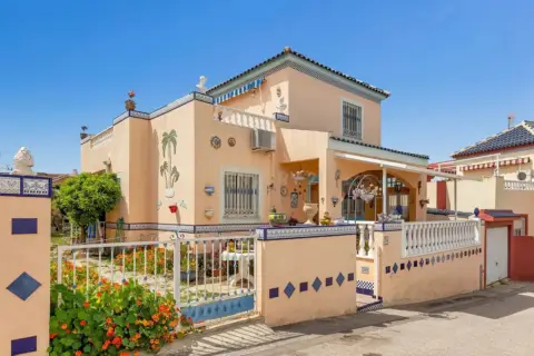 Chalet en Urbanización los Altos