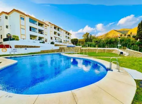 Piso en calle Cr Cadiz 166 Ur. Carvajal Bl. G-Hbenalmadena