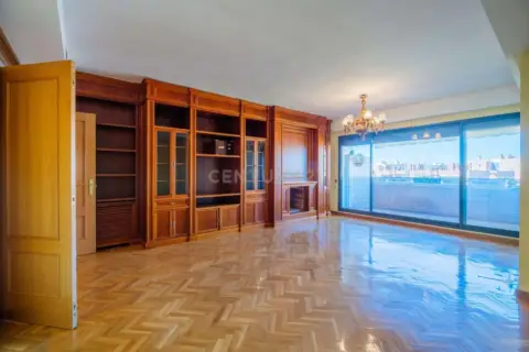 Piso en calle Tramontana