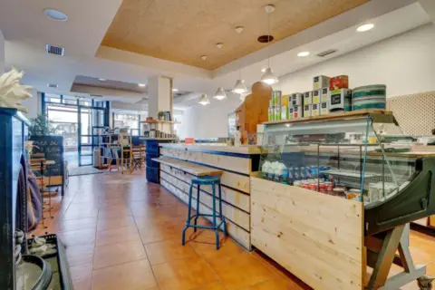 Local comercial en calle Larrechipi