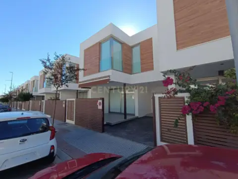 Chalet en calle de Gonzalo de Berceo