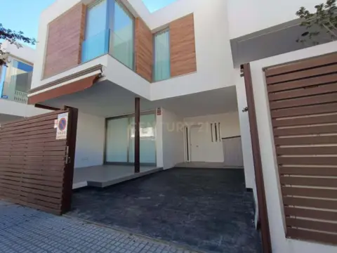 Chalet en calle de Gonzalo de Berceo