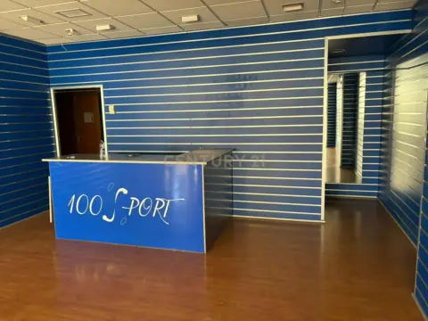 Local comercial en Avenida de los Boliches