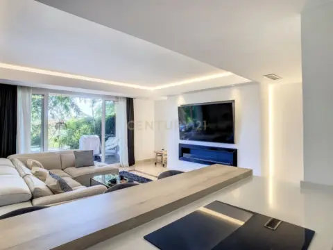 Chalet en calle Tramontana de Riviera