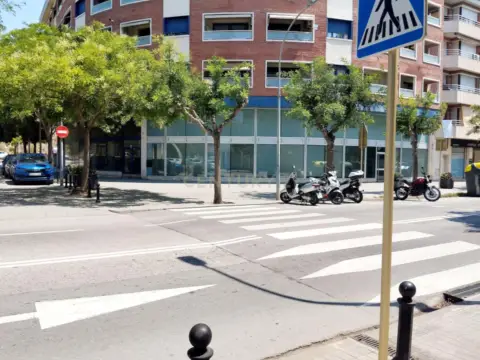 Local comercial en Carrer d'Anselm Clave