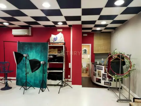 Local comercial en calle Josep M Sagarra