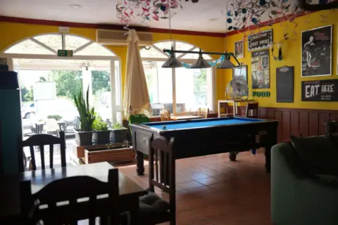 Local comercial en calle de Salvador Allende