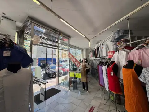 Local comercial en Avenida de los Manantiales