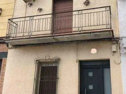 Casa adosada en calle de la Fuente