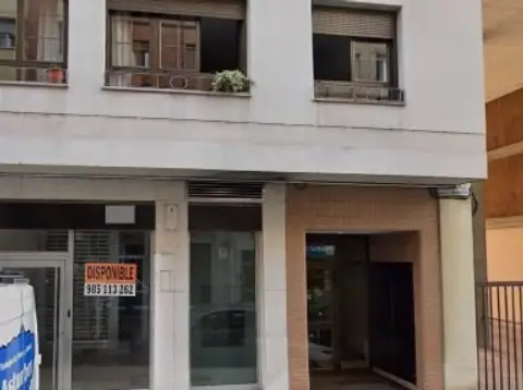 Local comercial en calle Clrafael M. de Labra