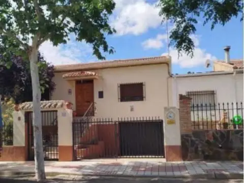 Casa adosada en calle del Maestro Noguera
