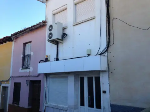 Casa adosada en calle de Mestanza
