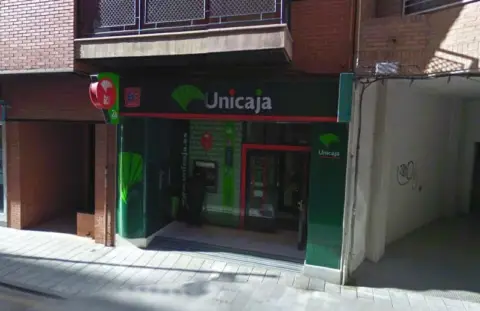 Local comercial en calle Santa Paula