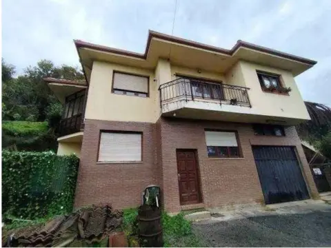 Casa en Barrio de Ruiloba-Iglesia