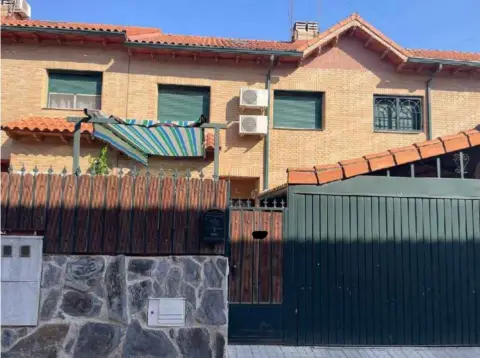 Casa adosada en calle del Carmen