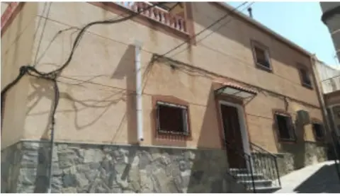 Casa adosada en calle del Castillo Alto