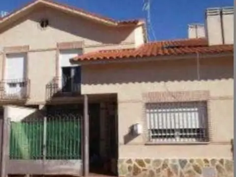 Casa adosada en calle San Antonio