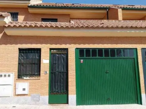 Casa adosada en calle de Liberio González