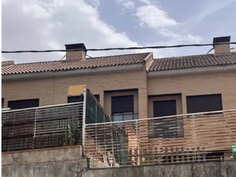 Casa adosada en calle de los Caños