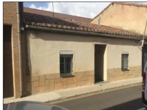 Casa adosada en calle del Primero de Mayo