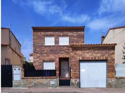 Casa adosada en calle Sierra de Gredos