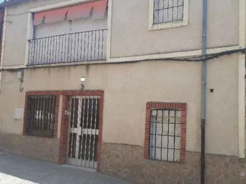 Casa adosada en calle de Higinio Valero Sánchez