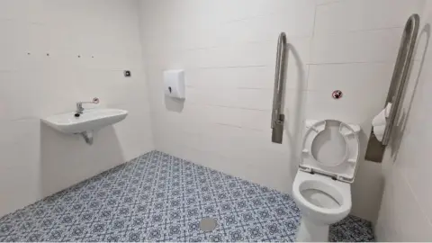 Local comercial en calle Clevaristo Valle