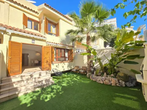 Casa adosada en Cabo de la Huerta