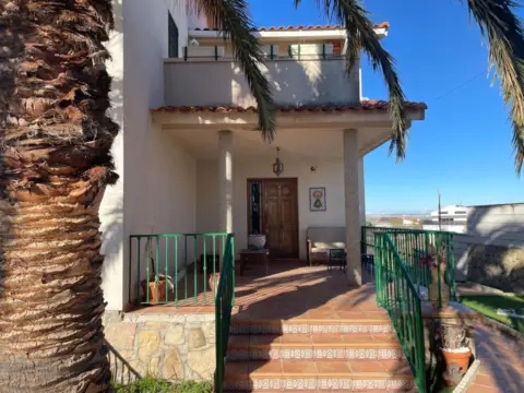 Chalet en Nuevo Aranjuez-Ciudad de las Artes-El Mirador