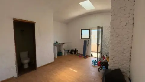 Local comercial en Avenida de Moya, 6