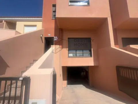 Casa adosada en calle El Alpende, 11