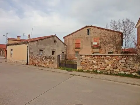 Chalet en calle de la Fuente, 13