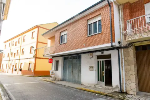 Chalet en Cacabelos