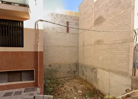 Terreno en calle de las Maretas