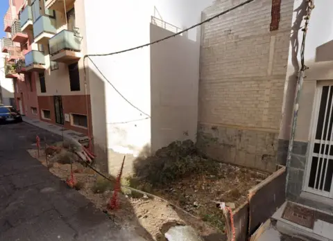 Terreno en calle de las Maretas