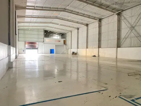 Nave industrial en Revilla