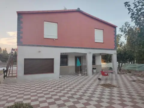 Chalet en Alfajarín