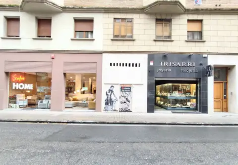 Local comercial en Ensanches - Zabalguneak