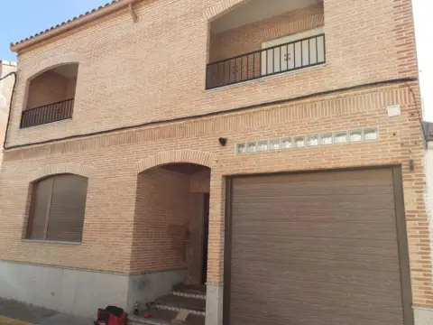 Casa adosada en Patrocinio de San José-Talavera la Nueva-Gamonal